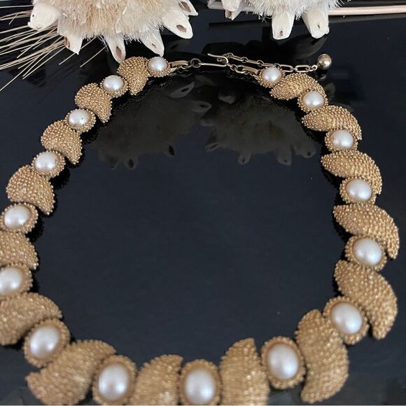 Trifari Jewelry - Trifari gold tone vintage faux pearl studded heavy statement necklace